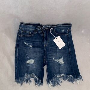 New with tags frayed bottom Jean shorts size medium